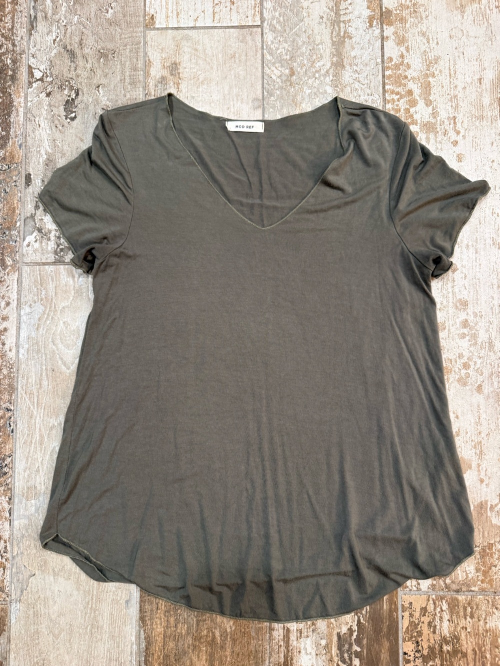 Mod Ref V-Neck Short Sleeve Tee in Olive